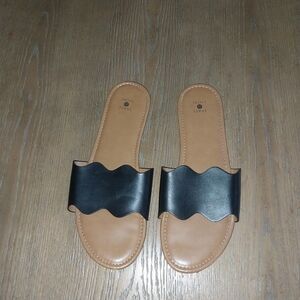Free Black and Tan Slide Sandals Size 11